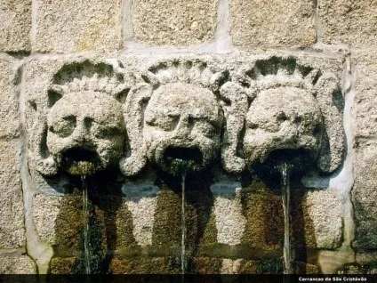 Fonte das três Bicas (Carrancas)